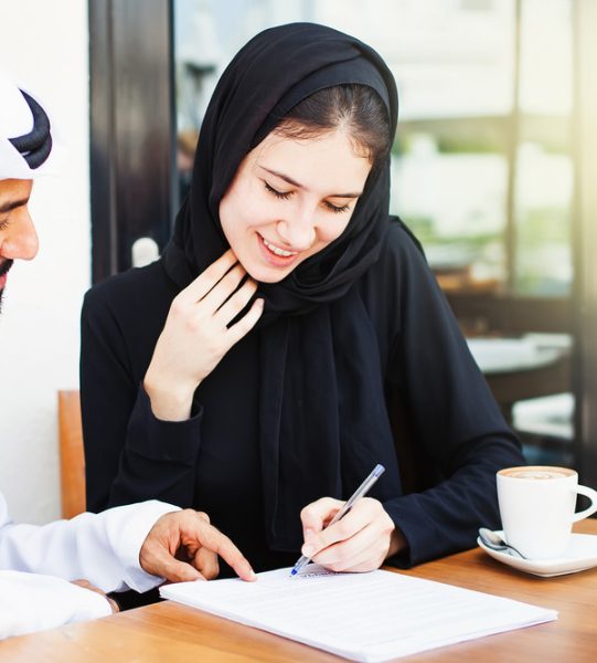 emirati-woman-signing-contract